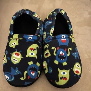EUC Little Boy’s Felt Monster Slippers